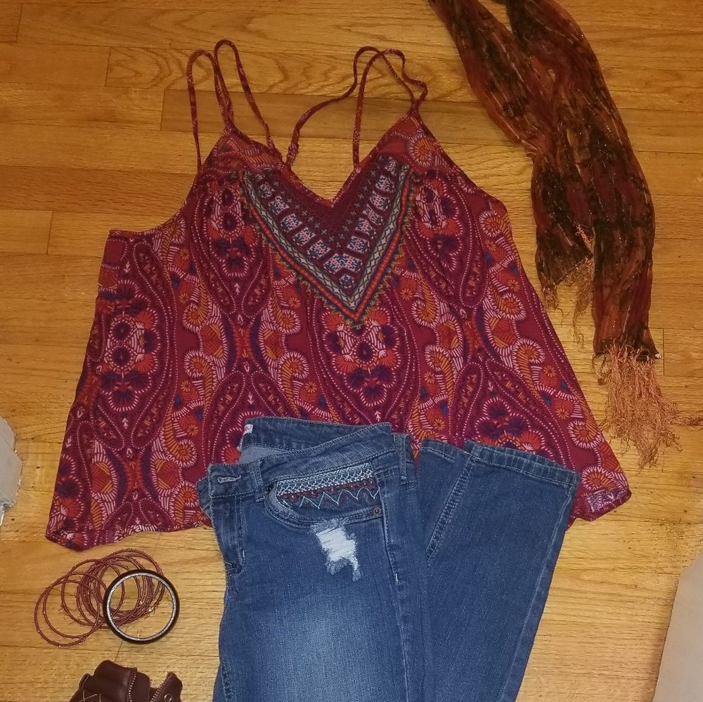 NWOT, Burgundy top with matching Jean's,shoes 2